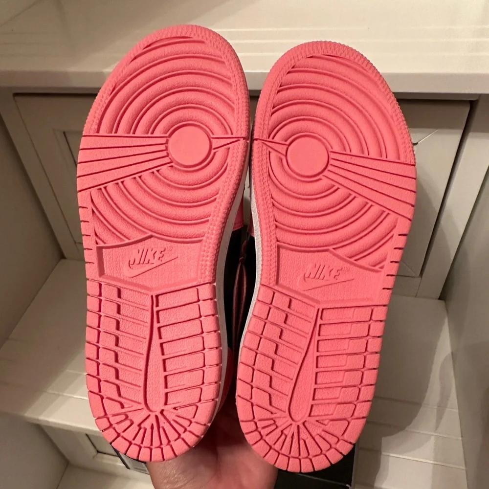 New, Jordan 1 Mid PS Coral Chalk/ Pinksicle 1Y - Picture 3 of 7